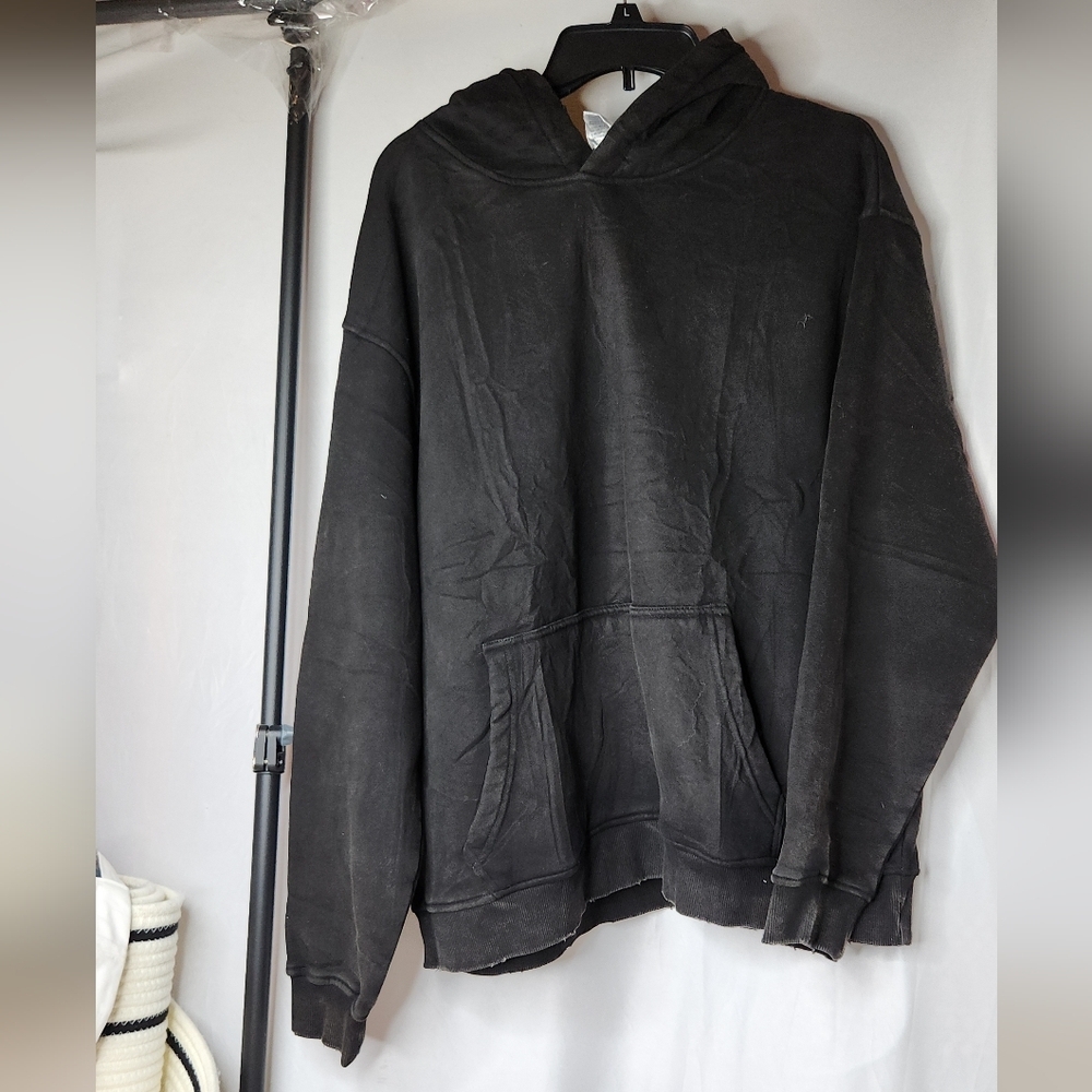 Black Heavy Sweatshirt With Hood - Unknown Brand - M